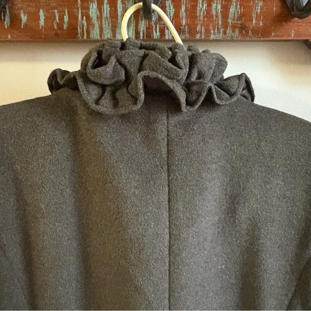Ryu Anthropologie gray ruffled felt pea coat Women’s Medium READ DESCRIPTION!‎